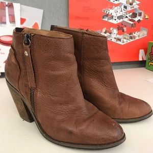 Kelsi dagger ankle boots